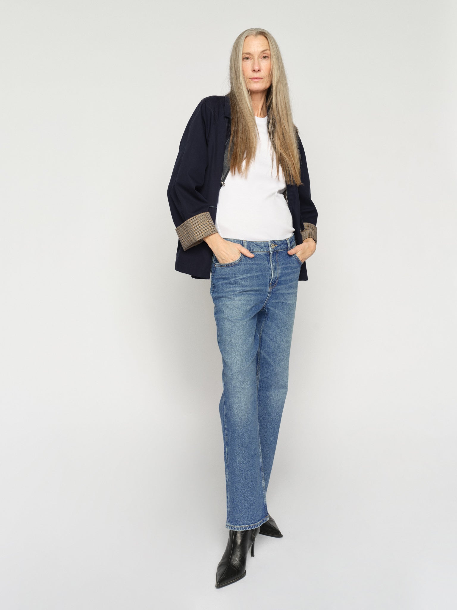 Modelshot / Mid Blue / Detail